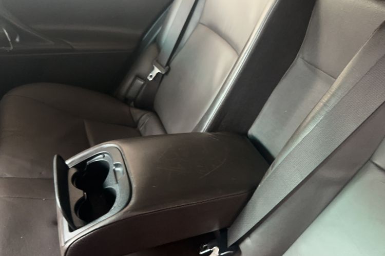 Used Toyota Reiz 2013 2.5V Elite Edition Interior 8