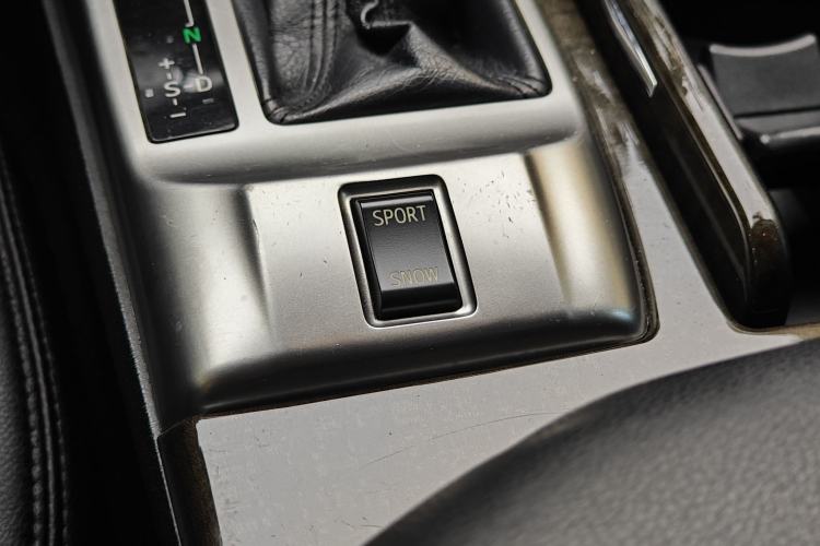 Used Toyota Reiz 2013 2.5S Elite Edition Interior 8