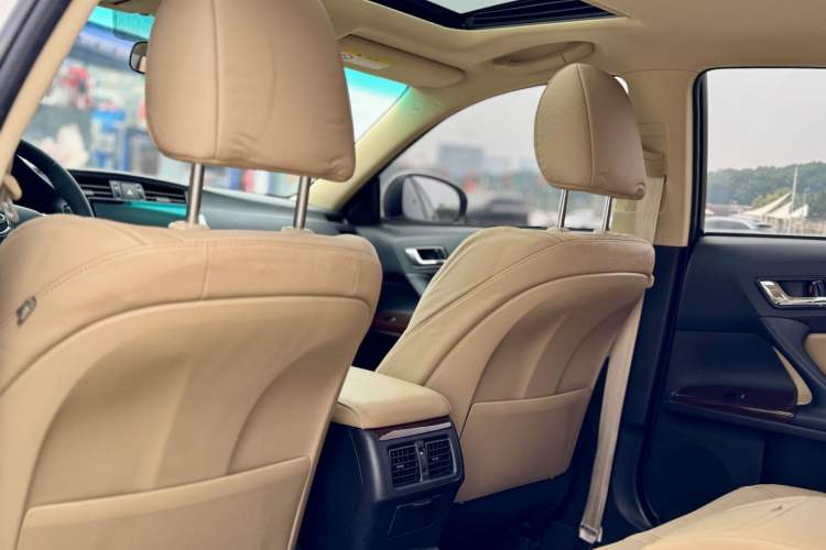 Used Toyota Reiz 2013 2.5V Elite Edition Interior 9