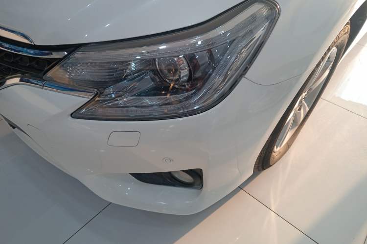 Used Toyota Reiz 2013 2.5V Elite Edition Left Front Headlight