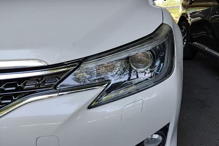 Used Toyota Reiz 2013 2.5V Elite Edition Left Front Headlight