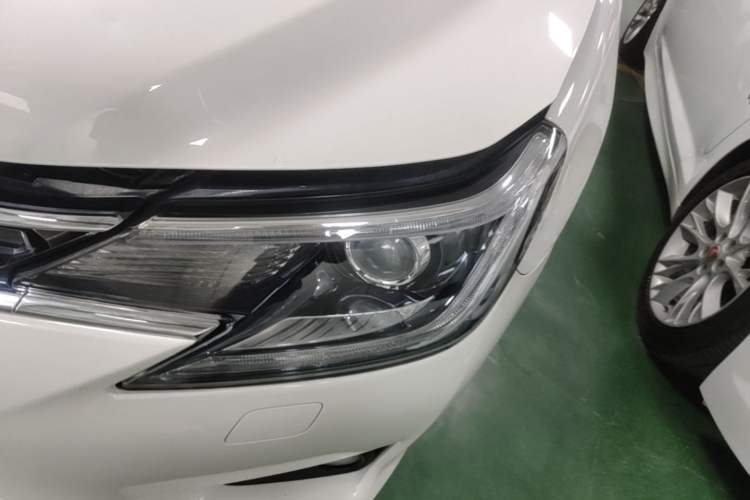 Used Toyota Reiz 2013 2.5V Elite Edition Left Front Headlight