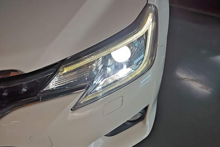 Used Toyota Reiz 2013 2.5V Elite Edition Left Front Headlight