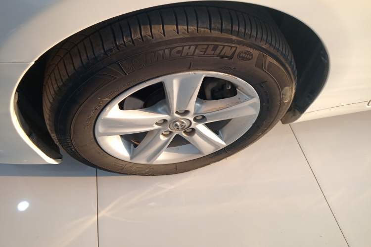 Used Toyota Reiz 2013 2.5V Elite Edition Left Front Wheel Hub