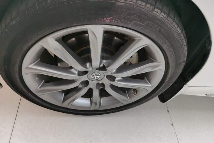 Used Toyota Reiz 2013 2.5V Shangrui Edition Left Front Wheel Hub