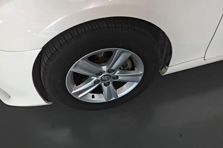 Used Toyota Reiz 2013 2.5V Elite Edition Left Front Wheel Hub