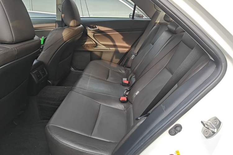 Used Toyota Reiz 2013 2.5V Elite Edition Left Rear Seat