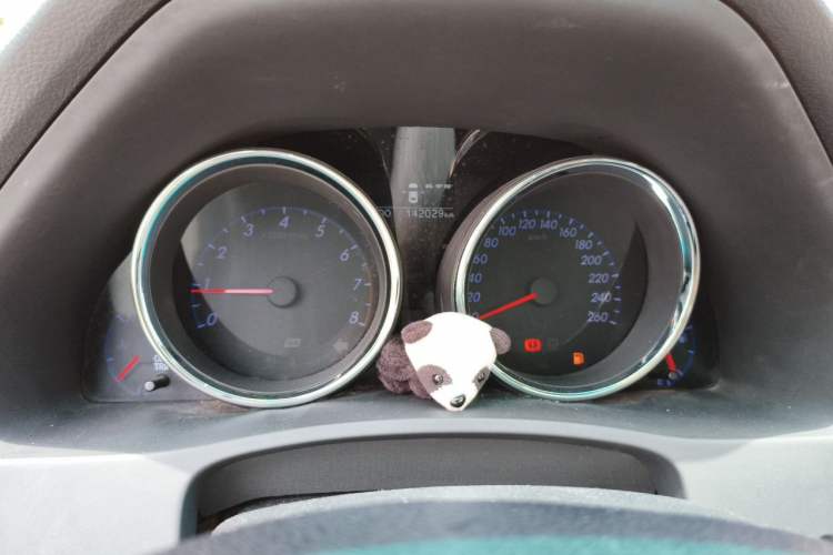 Used Toyota Reiz 2013 2.5V Elite Edition Odometer Close Up