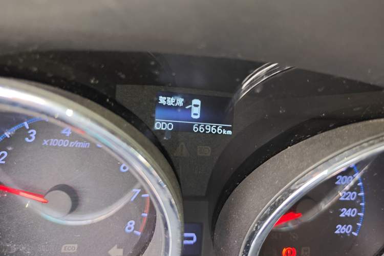 Used Toyota Reiz 2013 2.5V Shangrui Edition Odometer Close Up