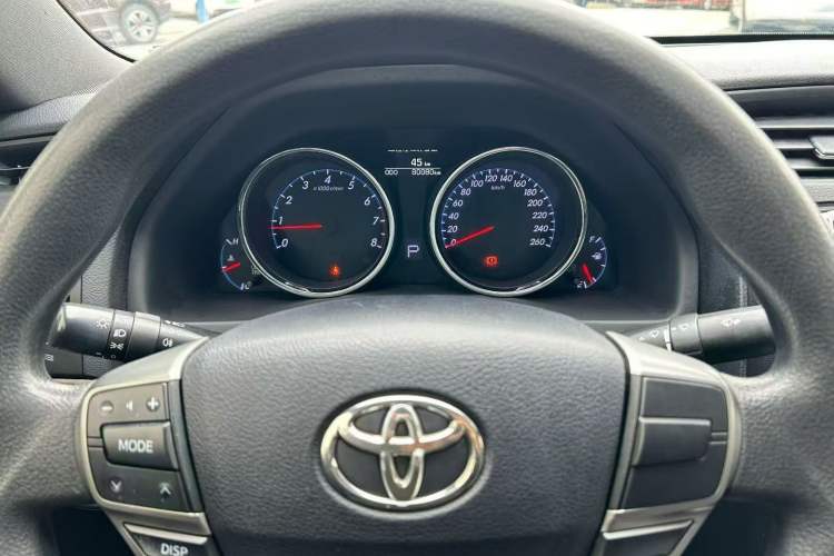Used Toyota Reiz 2013 2.5S Elite Edition Odometer Close Up