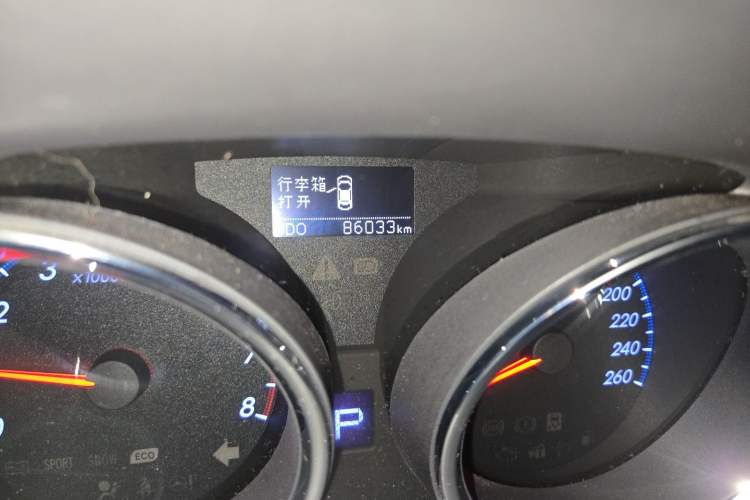 Used Toyota Reiz 2013 2.5V Elite Edition Odometer Close Up