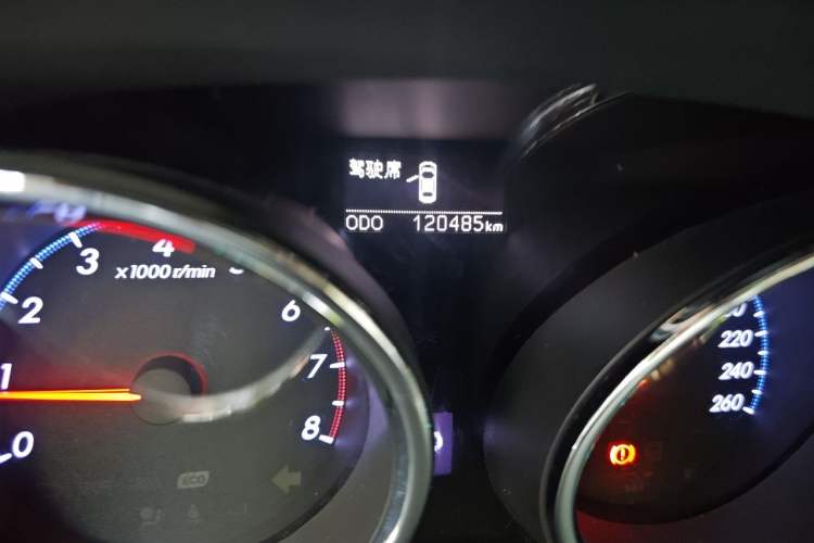 Used Toyota Reiz 2013 2.5V Elite Edition Odometer Close Up