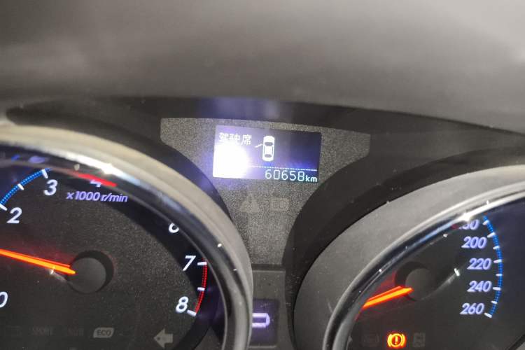 Used Toyota Reiz 2013 2.5V Elite Edition Odometer Close Up