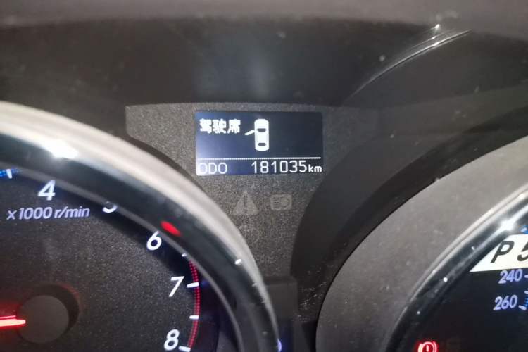 Used Toyota Reiz 2013 2.5V Elite Edition Odometer Close Up