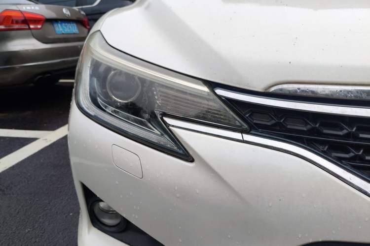 Used Toyota Reiz 2013 2.5V Elite Edition Right Front Headlight