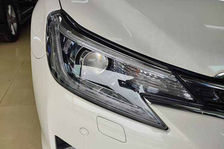 Used Toyota Reiz 2013 2.5V Shangrui Edition Right Front Headlight