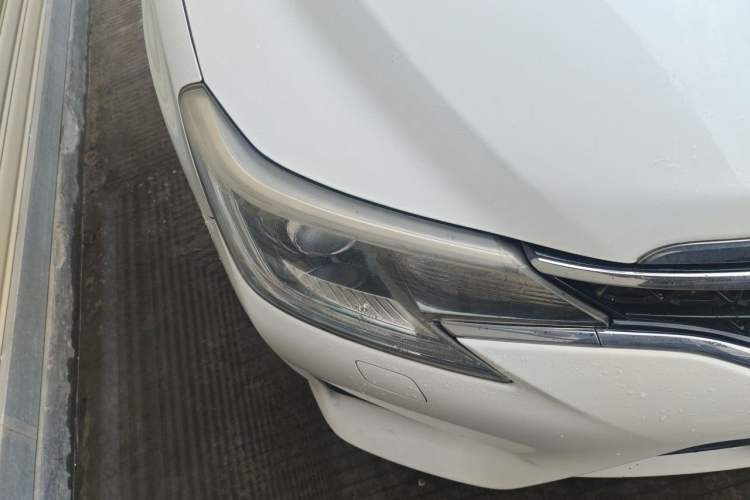 Used Toyota Reiz 2013 2.5S Elite Edition Right Front Headlight