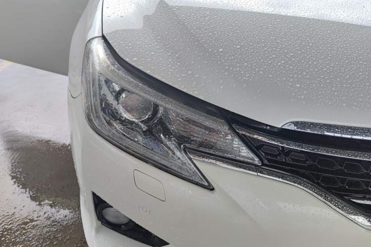 Used Toyota Reiz 2013 2.5V Elite Edition Right Front Headlight