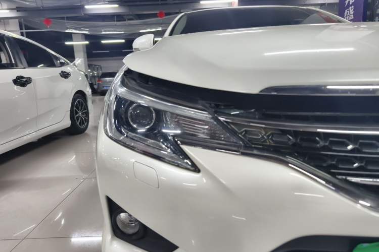 Used Toyota Reiz 2013 2.5S Elite Edition Right Front Headlight