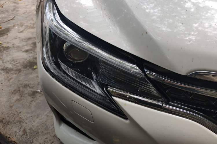 Used Toyota Reiz 2013 2.5S Elite Edition Right Front Headlight