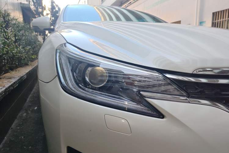 Used Toyota Reiz 2013 2.5S Elite Edition Right Front Headlight