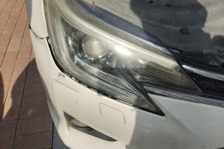 Used Toyota Reiz 2013 2.5S Elite Edition Right Front Headlight