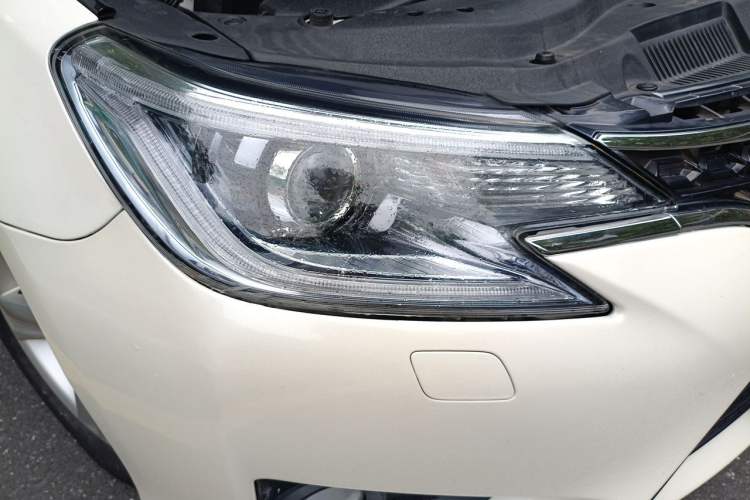 Used Toyota Reiz 2013 2.5S Elite Edition Right Front Headlight