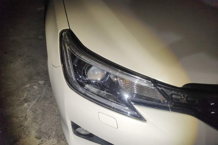 Used Toyota Reiz 2013 2.5S Elite Edition Right Front Headlight