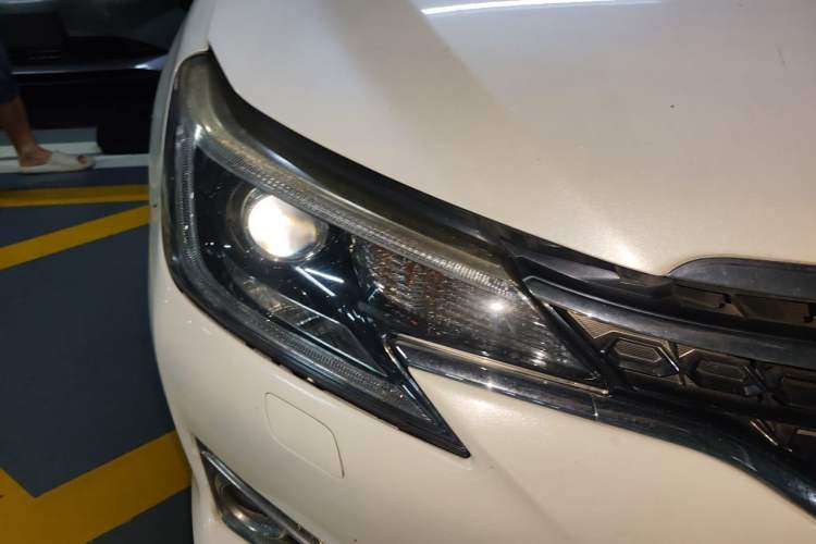 Used Toyota Reiz 2013 2.5V Shangrui Edition Right Front Headlight