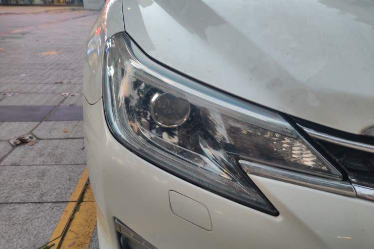 Used Toyota Reiz 2013 2.5V Elite Edition Right Front Headlight