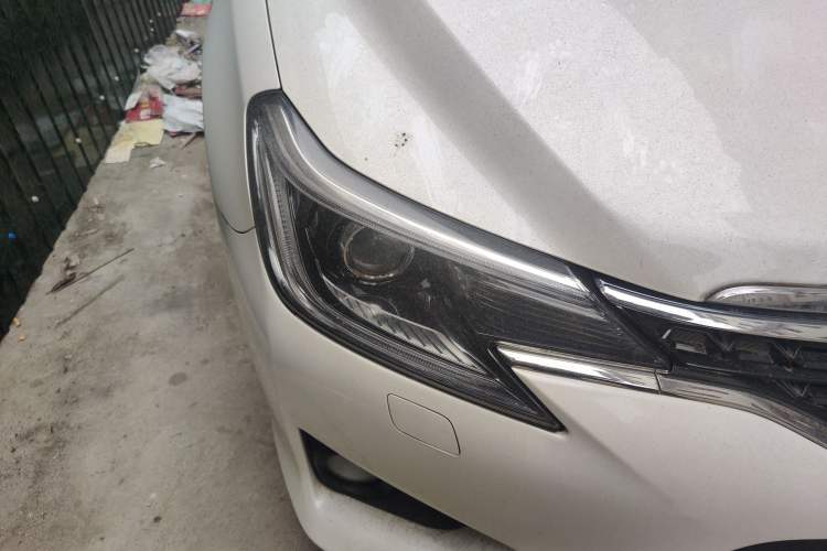 Used Toyota Reiz 2013 2.5V Elite Edition Right Front Headlight