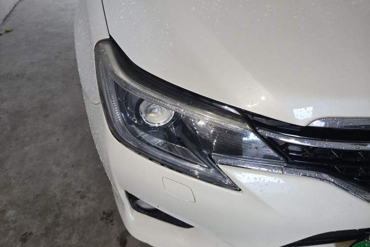 Used Toyota Reiz 2013 2.5V Elite Edition Right Front Headlight