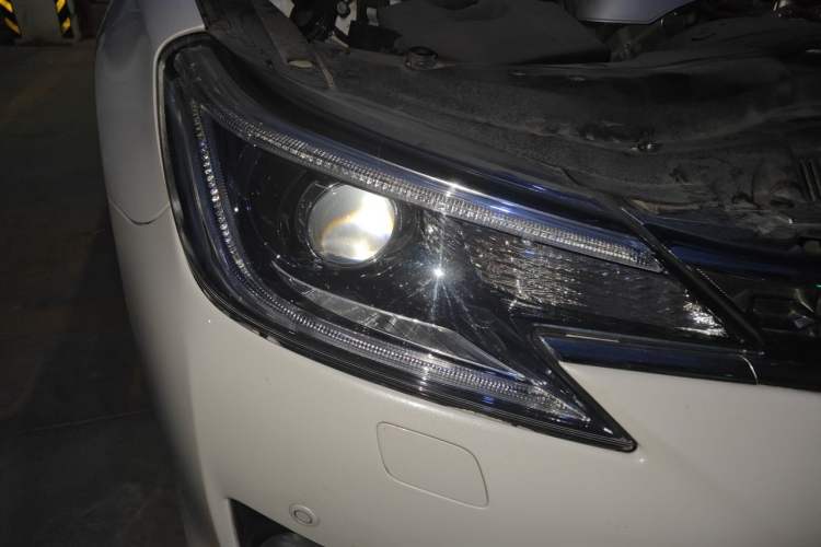 Used Toyota Reiz 2013 2.5V Shangrui Navigation Edition Right Front Headlight
