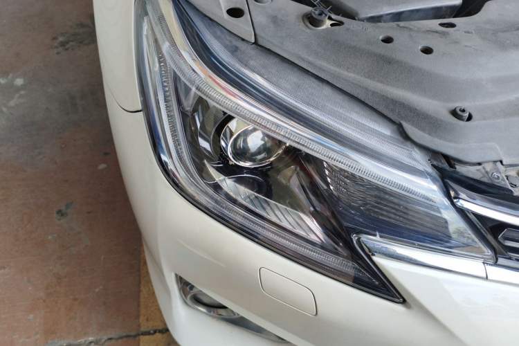 Used Toyota Reiz 2013 2.5S Elite Edition Right Front Headlight