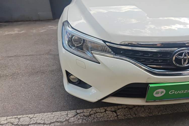 Used Toyota Reiz 2013 2.5V Elite Edition Right Front Headlight