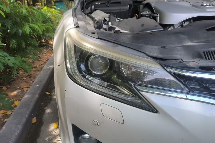 Used Toyota Reiz 2013 2.5S Elite Edition Right Front Headlight
