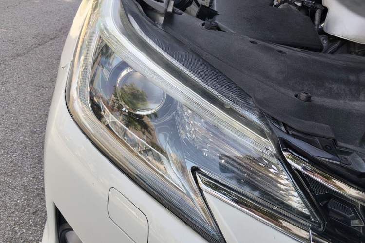 Used Toyota Reiz 2013 2.5V Shangrui Navigation Edition Right Front Headlight