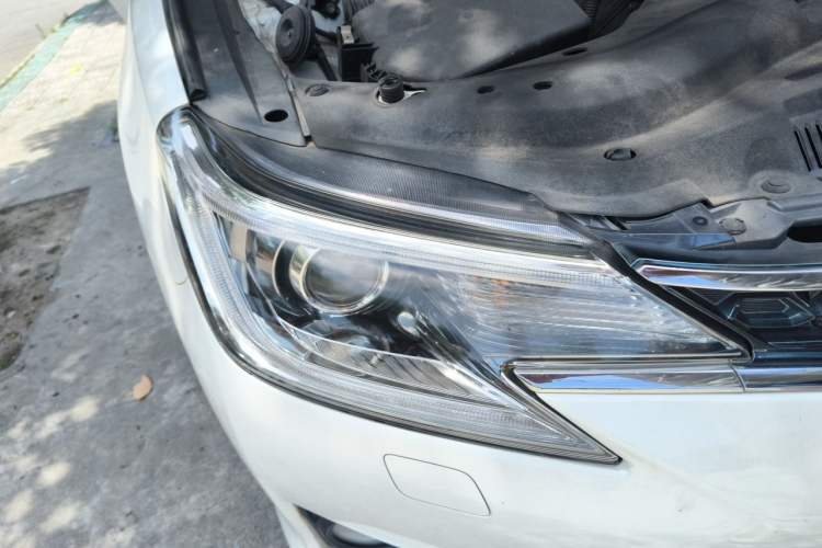 Used Toyota Reiz 2013 2.5V Luxury Navigation Edition Right Front Headlight