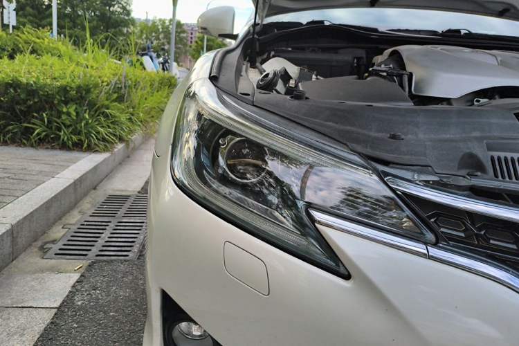 Used Toyota Reiz 2013 2.5S Elite Edition Right Front Headlight