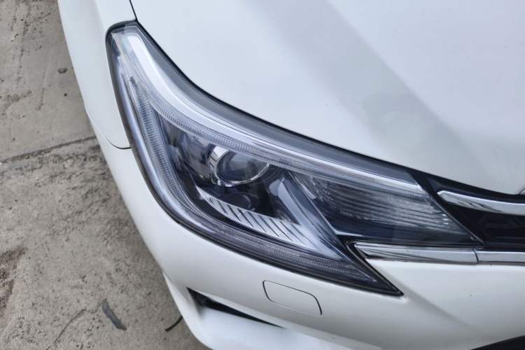 Used Toyota Reiz 2013 2.5V Shangrui Edition Right Front Headlight