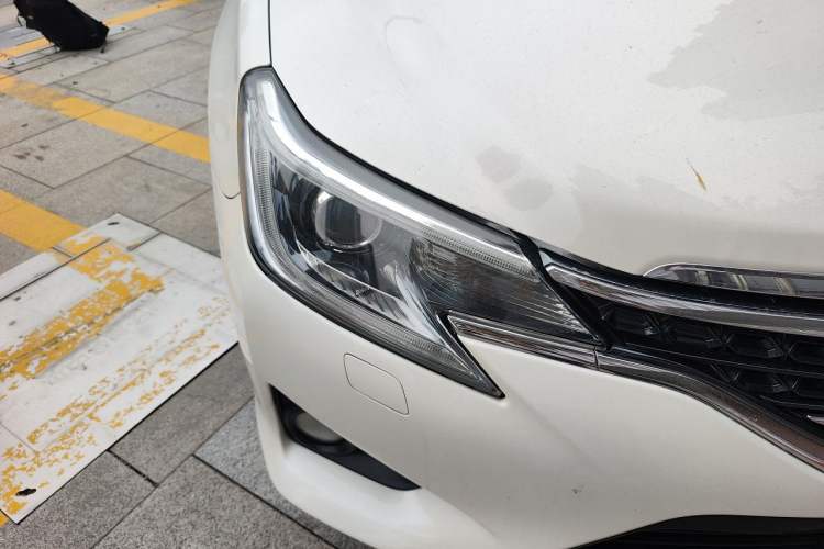 Used Toyota Reiz 2013 2.5S Elite Edition Right Front Headlight