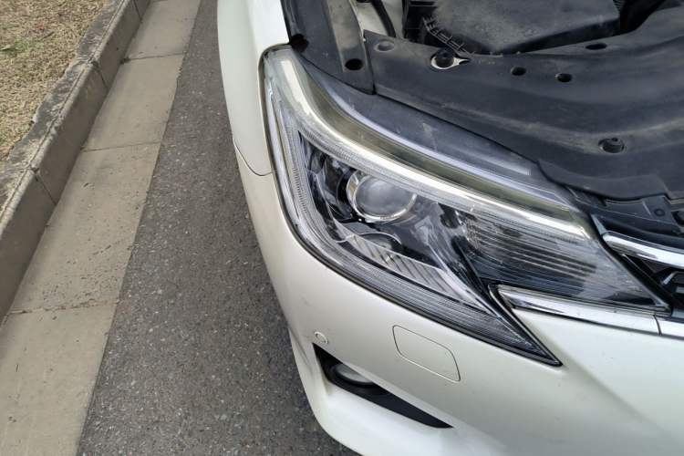 Used Toyota Reiz 2013 2.5V Shangrui Edition Right Front Headlight