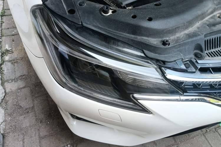 Used Toyota Reiz 2013 2.5V Elite Edition Right Front Headlight