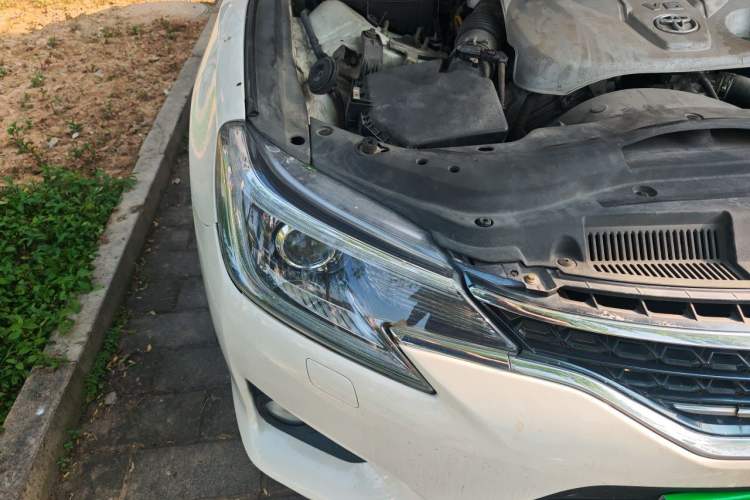 Used Toyota Reiz 2013 2.5V Elite Edition Right Front Headlight
