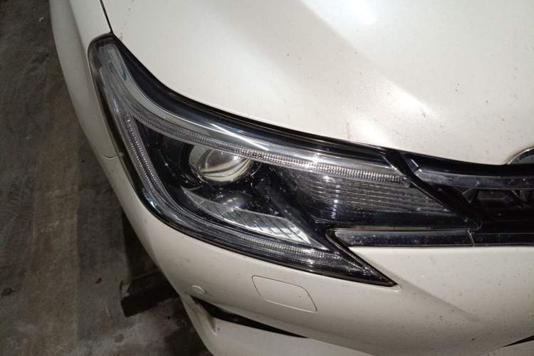 Used Toyota Reiz 2013 2.5S Elite Edition Right Front Headlight
