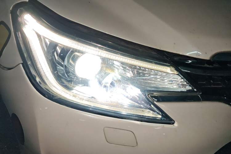 Used Toyota Reiz 2013 2.5V Shangrui Edition Right Front Headlight