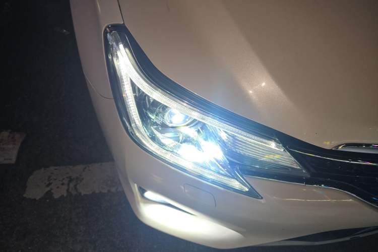 Used Toyota Reiz 2013 2.5V Shangrui Edition Right Front Headlight