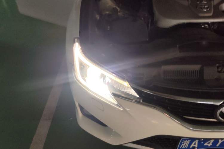 Used Toyota Reiz 2013 2.5V Shangrui Edition Right Front Headlight