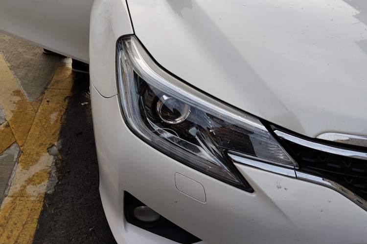 Used Toyota Reiz 2013 2.5S Elite Edition Right Front Headlight