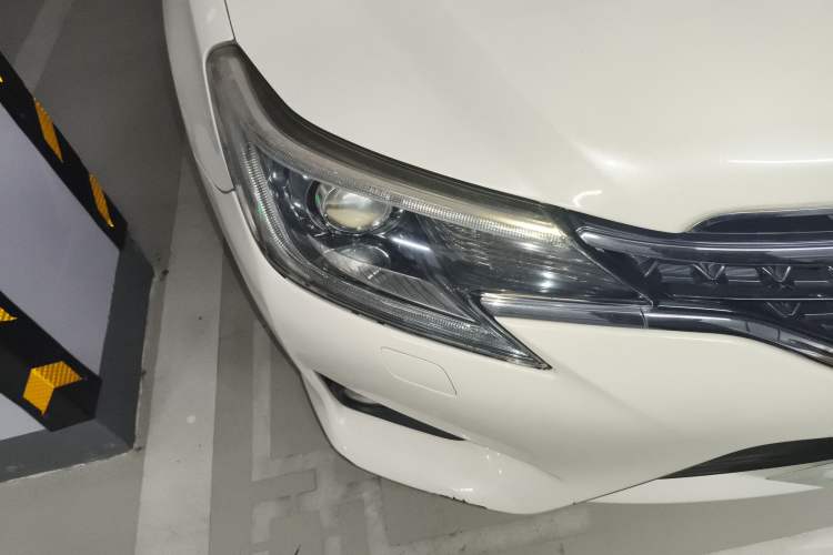 Used Toyota Reiz 2013 2.5V Elite Edition Right Front Headlight